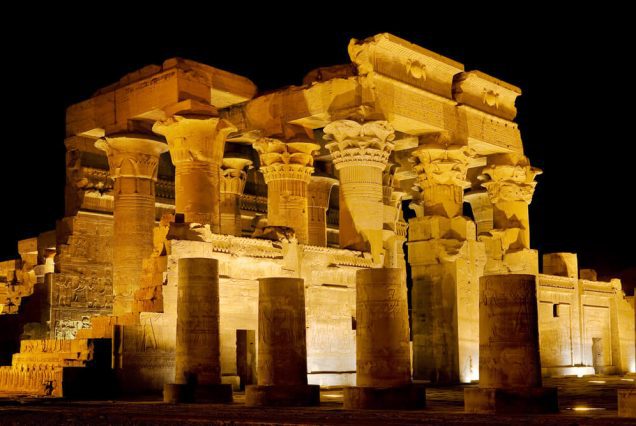 templo kom ombo noche